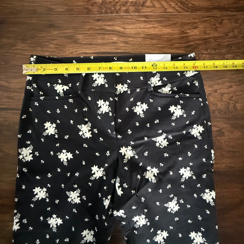 LOFT Riviera Marisa Floral Cropped Pants Black White Size 6P NWT - Picture 8 of 12